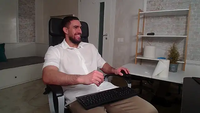 IvanHydee online show from 11-27-25, 05:42