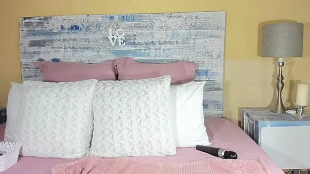 Snapshot of Jess555 chatting on 10-10-25, 01:32 Jess555 online show from 10-10-25, 01:32