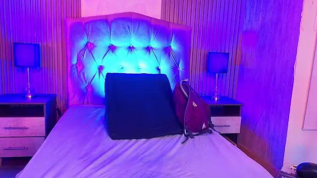 Bonnali lune online show from 03-27-26, 04:18