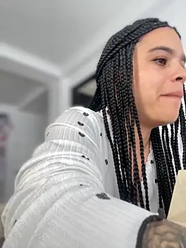 JuanitaMore01 online show from 11-26-25, 07:37