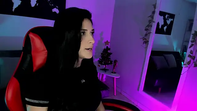 Snapshot of ZoeValencia1 chatting on 12-17-25, 12:00 ZoeValencia1 online show from 12-17-25, 12:00