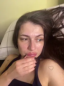 Snapshot of Cute_Erika chatting on 10-31-25, 11:06 Cute Erika online show from 10-31-25, 11:06