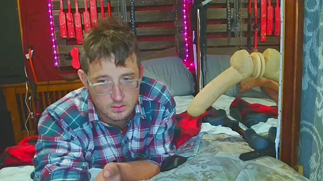 Snapshot of dylanrobberts chatting on 10-11-25, 12:10 dylanrobberts online show from 10-11-25, 12:10