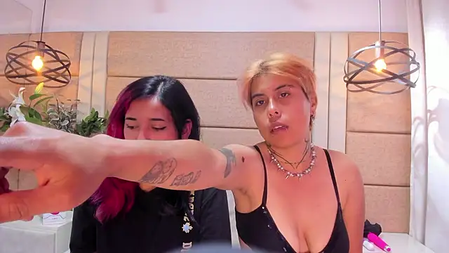 AnnieAndReach online show from 01-19-26, 01:15