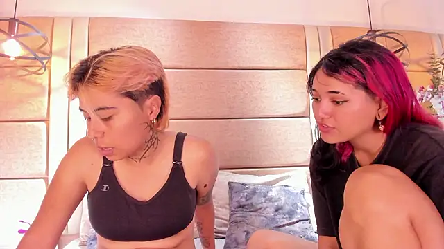 AnnieAndReach online show from 03-06-26, 03:30