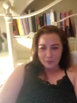 Snapshot of RosieMilff chatting on 09-21-25, 07:48 RosieMilff online show from 09-21-25, 07:48