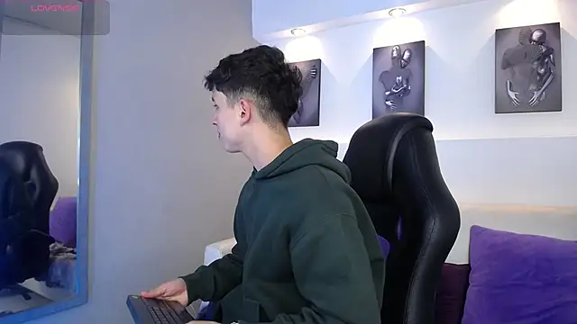 AdrianRinaldi online show from 09-30-25, 07:52