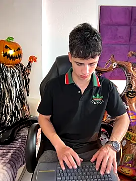 AdrianRinaldi online show from 10-31-25, 08:10