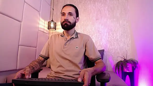 Hisoka 011 online show from 04-18-26, 01:48