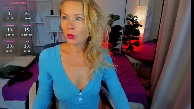 Julia Giulia online show from 06-25-26, 06:23