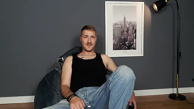 Snapshot of Mr_At_ chatting on 09-23-25, 08:06 Mr At  online show from 09-23-25, 08:06