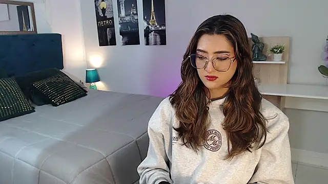 Snapshot of madame_lottie chatting on 09-29-25, 12:32 madame lottie online show from 09-29-25, 12:32