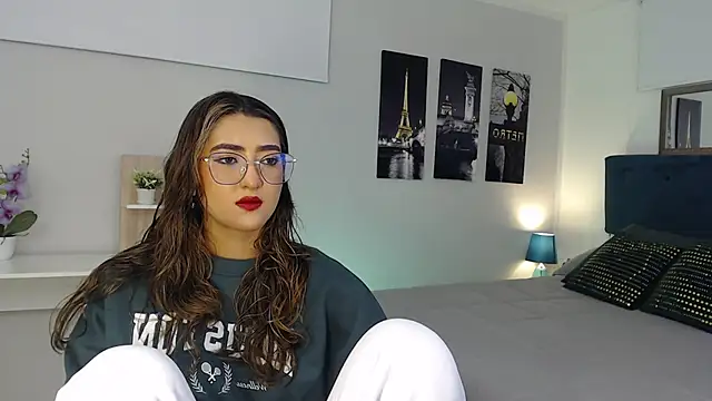 Snapshot of madame_lottie chatting on 10-08-25, 12:36 madame lottie online show from 10-08-25, 12:36