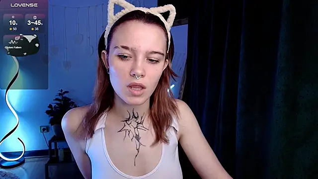 Snapshot of Elastikiss chatting on 09-21-25, 02:35 Elastikiss online show from 09-21-25, 02:35