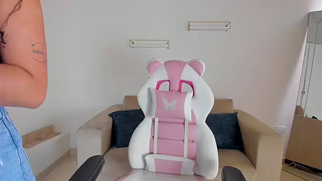 april smiith online show from 09-19-25, 12:28