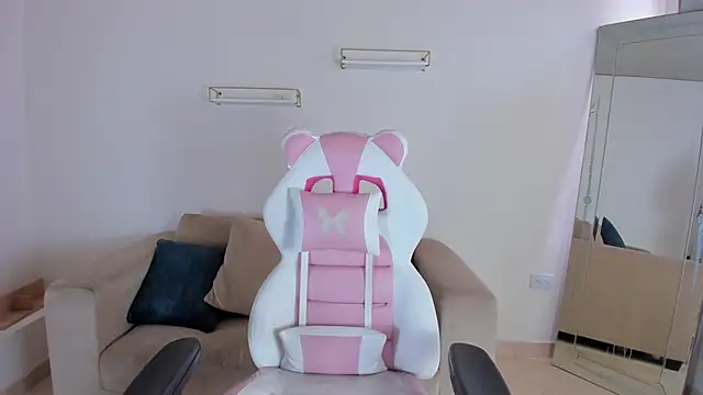 april smiith online show from 10-11-25, 12:15