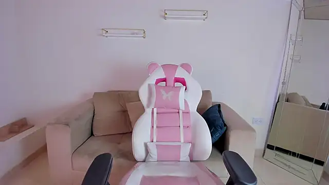 april smiith online show from 10-24-25, 12:12