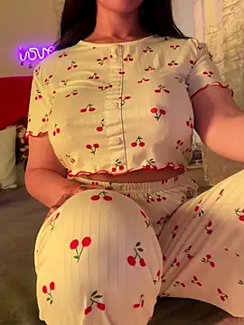 Snapshot of OnlyRima chatting on 12-20-25, 11:28 OnlyRima online show from 12-20-25, 11:28