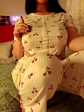 Snapshot of OnlyRima chatting on 01-06-26, 10:45 OnlyRima online show from 01-06-26, 10:45