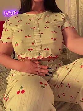 Snapshot of OnlyRima chatting on 02-07-26, 11:30 OnlyRima online show from 02-07-26, 11:30