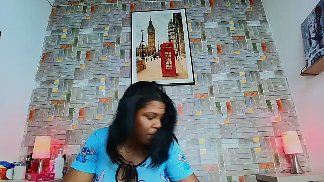 naomi campbel  online show from 12-18-25, 09:10