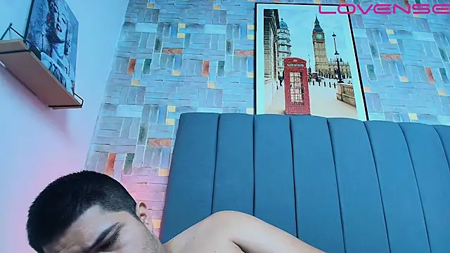 naomi campbel  online show from 03-19-26, 08:35