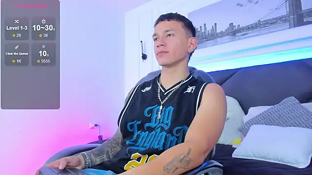 Snapshot of Thomas_moon chatting on 05-15-26, 01:51 Thomas moon online show from 05-15-26, 01:51