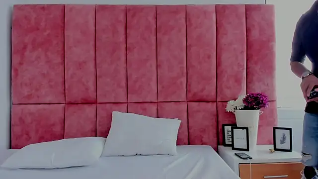 HellAndDante  online show from 12-02-25, 09:21