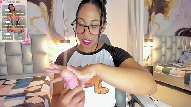 Elowen Clark online show from 09-23-25, 08:23