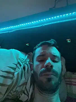 Snapshot of lolo7121 chatting on 02-13-26, 08:32 lolo7121 online show from 02-13-26, 08:32