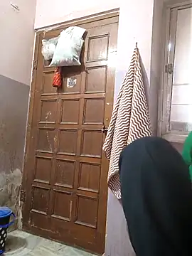 Snapshot of sanu_07 chatting on 12-21-25, 04:30 sanu 07 online show from 12-21-25, 04:30