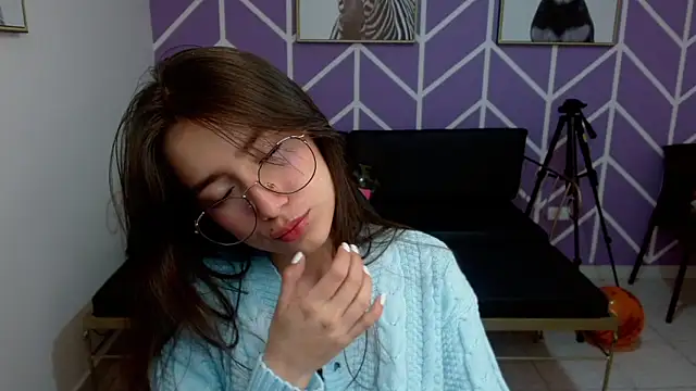 Adhara Kitten online show from 11-08-25, 01:11