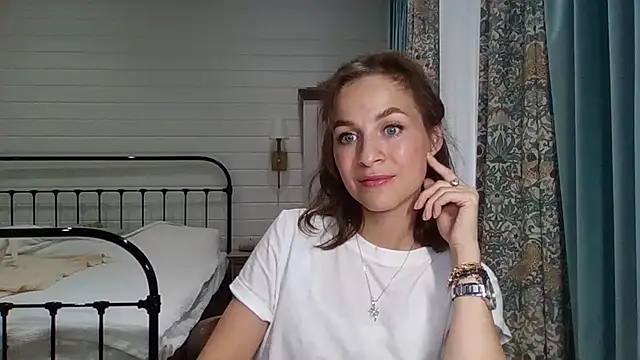 Snapshot of Niravyn_ chatting on 09-11-25, 09:53 Niravyn  online show from 09-11-25, 09:53