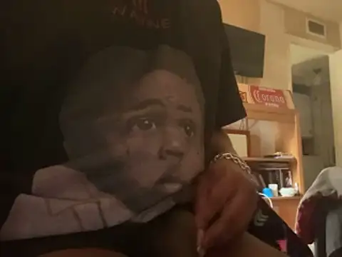 Snapshot of Prettyvsmonster chatting on 12-16-25, 04:56 Prettyvsmonster online show from 12-16-25, 04:56