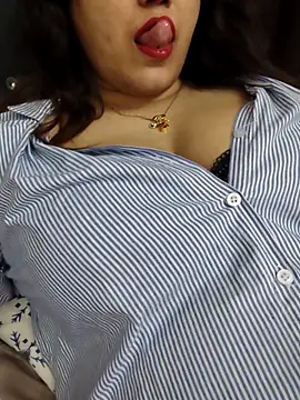 Snapshot of Suhana_Darling chatting on 03-14-26, 08:53 Suhana Darling online show from 03-14-26, 08:53