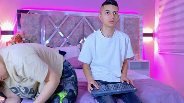 NickandAbby  online show from 10-06-25, 12:13