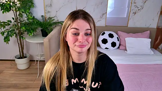 SweetyLicky online show from 07-14-26, 04:13