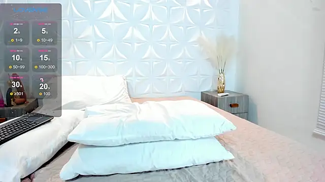 salem cute online show from 04-25-26, 02:58