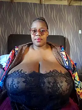Snapshot of BoobsQueen46K chatting on 06-05-26, 12:00 BoobsQueen46K online show from 06-05-26, 12:00