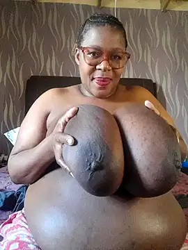 Snapshot of BoobsQueen46K chatting on 06-10-26, 10:58 BoobsQueen46K online show from 06-10-26, 10:58