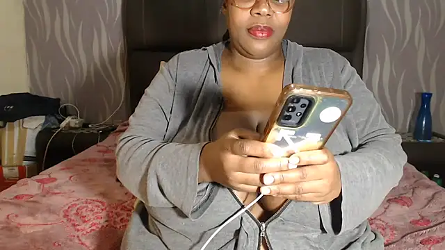 Snapshot of BoobsQueen46K chatting on 07-10-26, 04:20 BoobsQueen46K online show from 07-10-26, 04:20