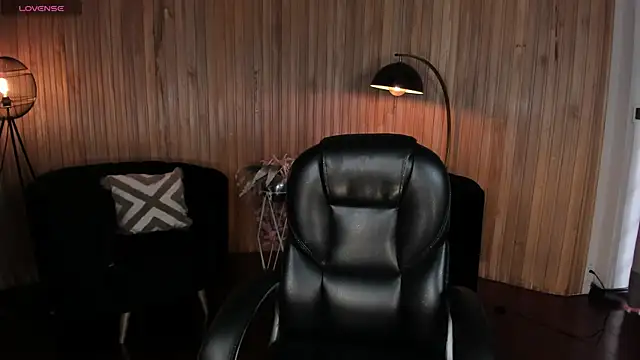 Snapshot of MiaLaurence chatting on 06-05-26, 07:30 MiaLaurence online show from 06-05-26, 07:30