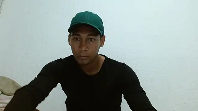Snapshot of RyanLeon01 chatting on 07-11-26, 09:27 RyanLeon01 online show from 07-11-26, 09:27