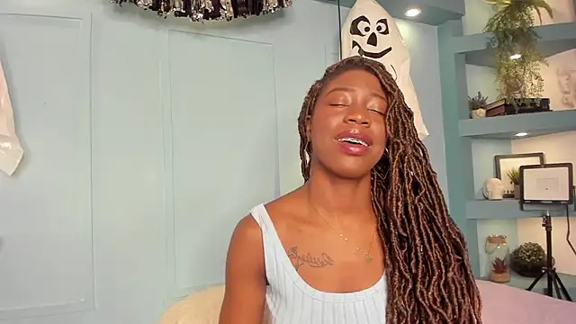 MichellePose online show from 10-04-25, 12:36