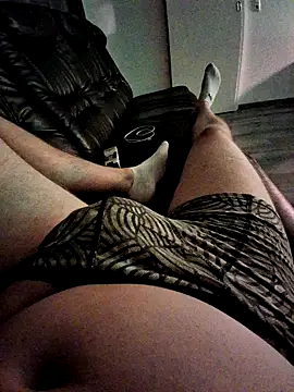 Snapshot of fuuck3dAss chatting on 10-24-25, 08:49 fuuck3dAss online show from 10-24-25, 08:49
