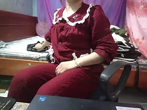 Snapshot of Xue_weng chatting on 04-26-26, 04:21 Xue weng online show from 04-26-26, 04:21