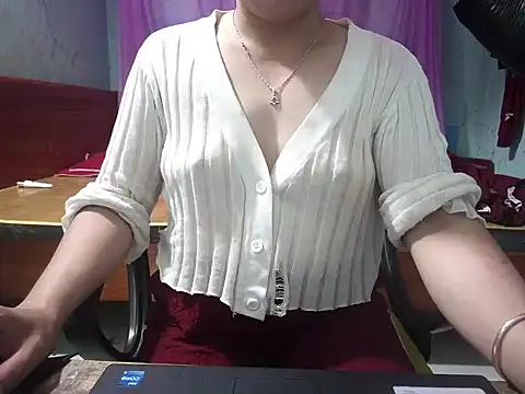 Snapshot of Xue_weng chatting on 05-24-26, 04:01 Xue weng online show from 05-24-26, 04:01