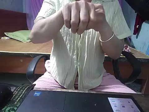 Snapshot of Xue_weng chatting on 05-30-26, 10:29 Xue weng online show from 05-30-26, 10:29