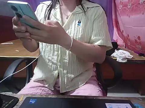 Snapshot of Xue_weng chatting on 05-31-26, 08:43 Xue weng online show from 05-31-26, 08:43