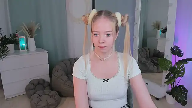 BellaMontgomery online show from 11-30-25, 10:47